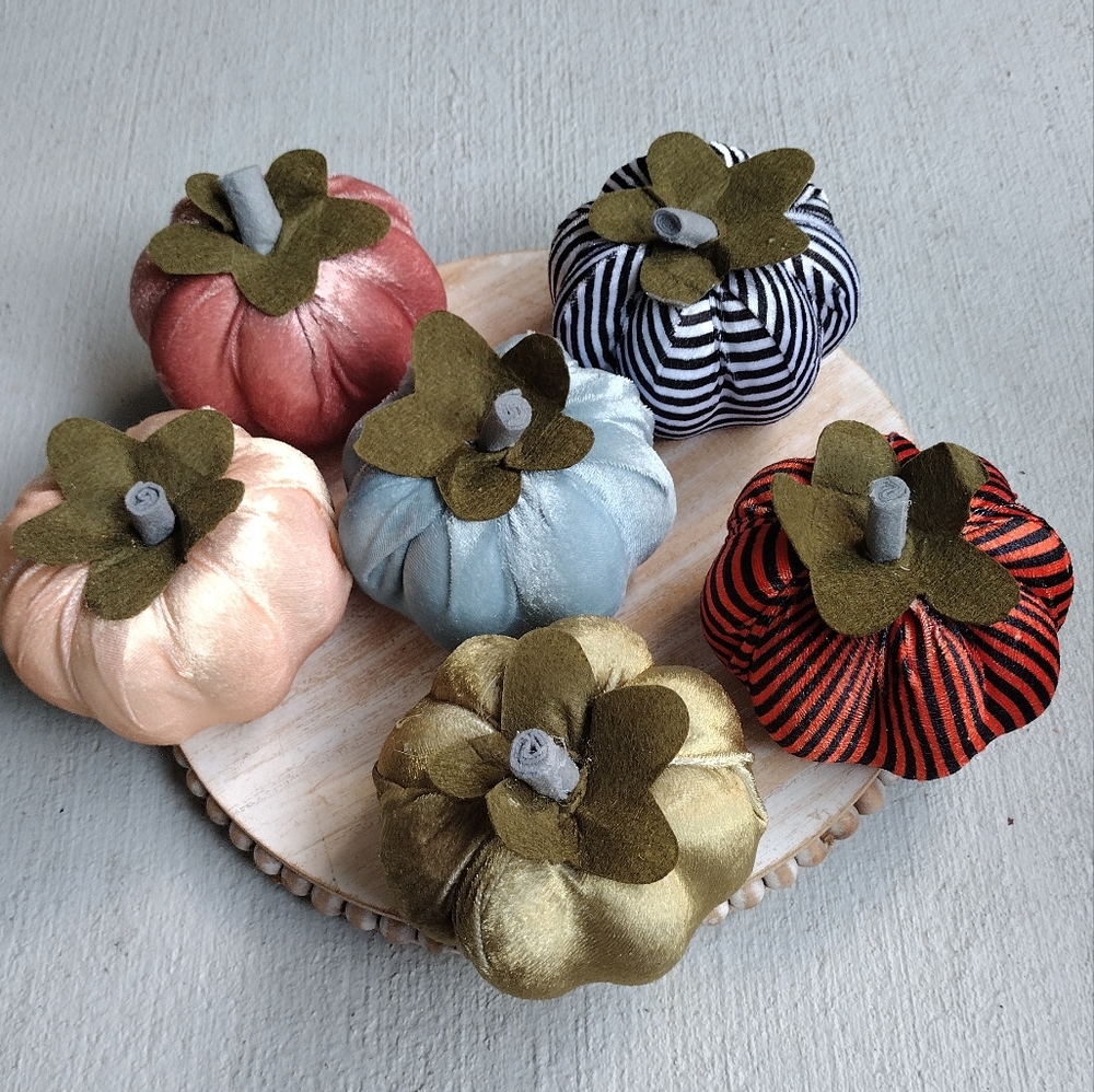 NWOT 6 Pack Handmade Velvet Pumpkins for Decorating- 4.72 in Faux Foam